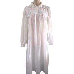 Vintage Carriage Court White Flannel Embroidered Modest Granny Night Gown M EUC